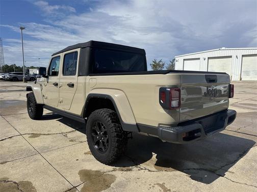 2022 Jeep Gladiator Sport