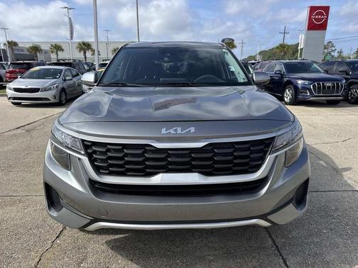 Gray 2023 Kia Seltos LX