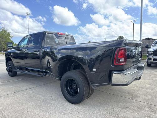 Diamond Black 2026 RAM 3500 Tradesman