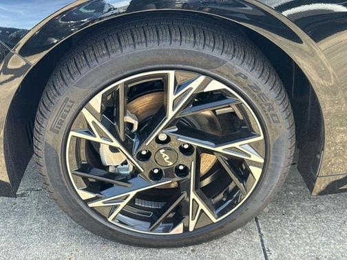 Aurora Black Pearl 2026 Kia K5 GT-Line