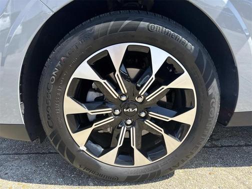 2023 Kia Carnival EX