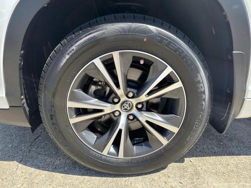 2017 Toyota Highlander LE