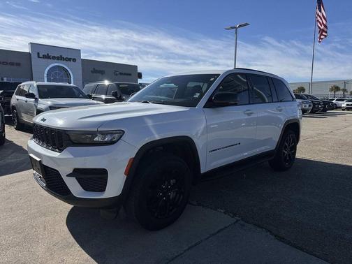 Bright White Clearcoat 2024 Jeep Grand Cherokee Laredo