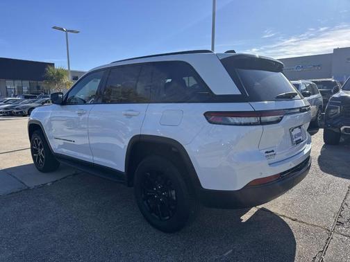 2024 Jeep Grand Cherokee Laredo