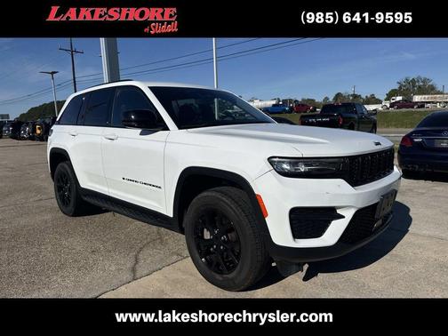 Bright White Clearcoat 2024 Jeep Grand Cherokee Laredo