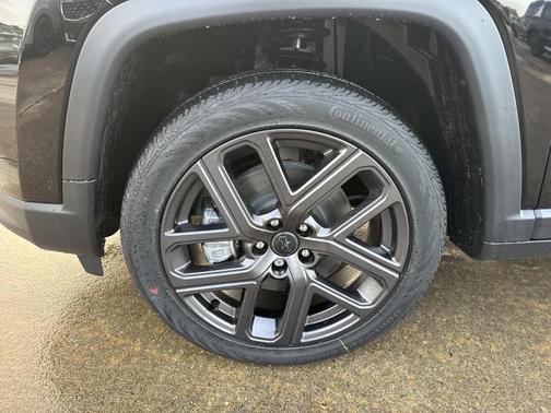 Diamond Black 2026 Jeep Compass Latitude