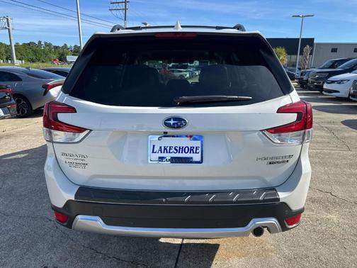 Crystal White Pearl 2021 Subaru Forester Touring