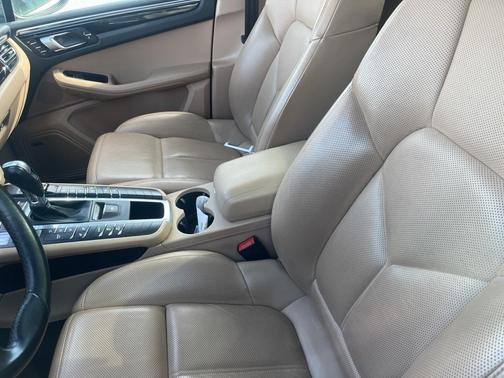 2021 Porsche Macan Base