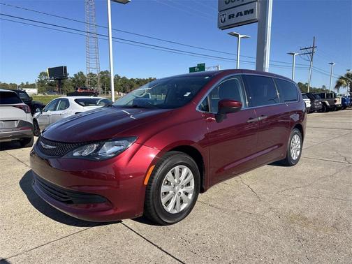 2020 Chrysler Voyager L
