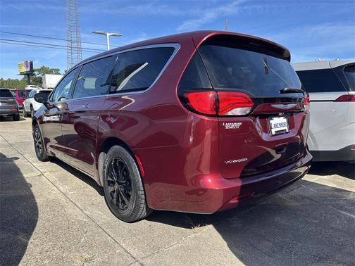 2020 Chrysler Voyager L