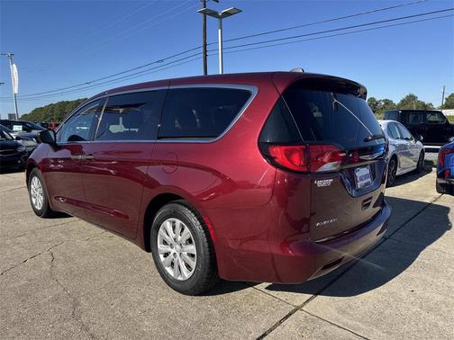 2020 Chrysler Voyager L
