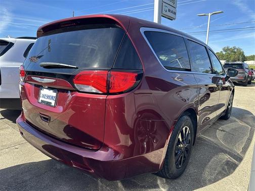 2020 Chrysler Voyager L