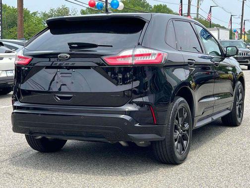 2022 Ford Edge SE