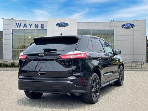 2022 Ford Edge SE