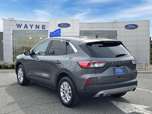 Carbonized Gray Metallic 2021 Ford Escape SE