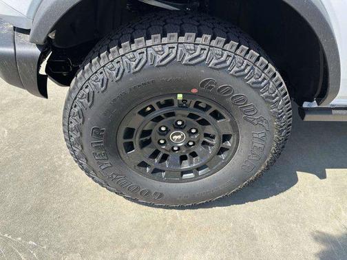 Oxford White 2026 Ford Bronco Big Bend