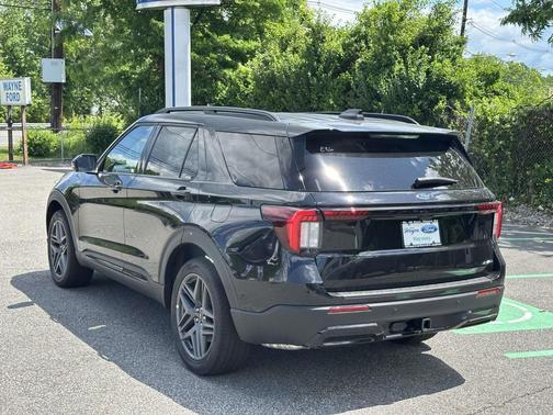 Agate Black Metallic 2026 Ford Explorer ST-Line