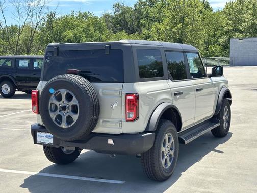 Desert Sand 2026 Ford Bronco Big Bend