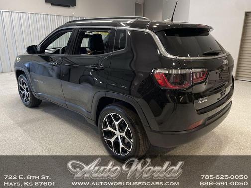 Diamond Black Crystal Pearlcoat 2024 Jeep Compass Limited