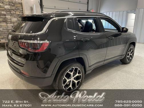 Diamond Black Crystal Pearlcoat 2024 Jeep Compass Limited