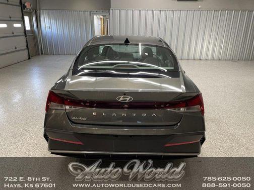 2025 Hyundai ELANTRA SE