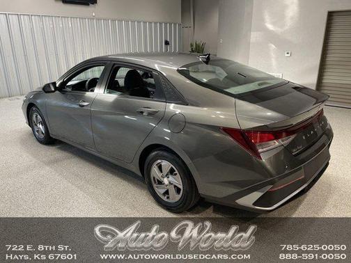 2025 Hyundai ELANTRA SE