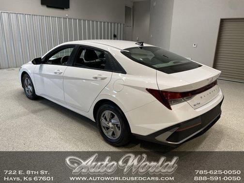 2025 Hyundai ELANTRA SE