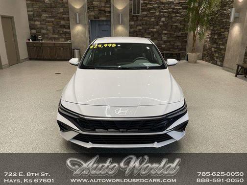 2025 Hyundai ELANTRA SE