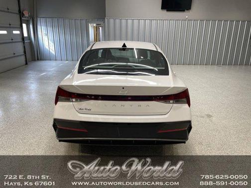 2025 Hyundai ELANTRA SE