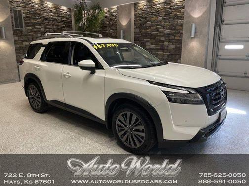 2023 Nissan Pathfinder SL 4WD