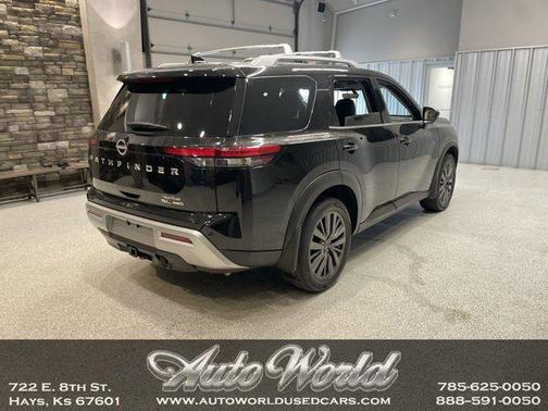 2023 Nissan Pathfinder SL 4WD
