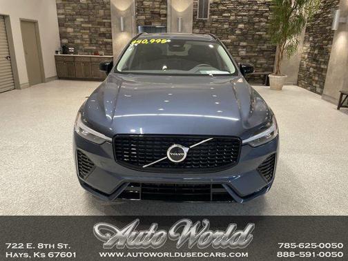 2024 Volvo XC60 B5 Core Dark Theme