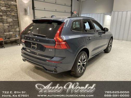 2024 Volvo XC60 B5 Core Dark Theme