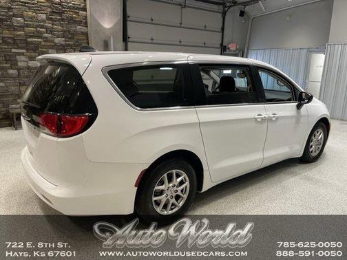 2024 Chrysler Voyager LX