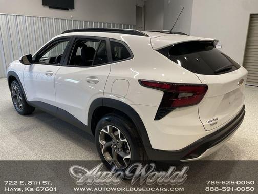 Summit White 2025 Chevrolet Trax LT