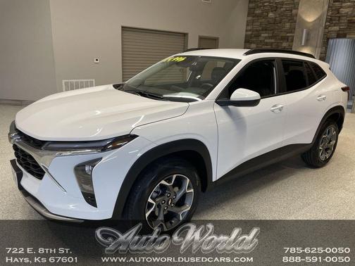 Summit White 2025 Chevrolet Trax LT