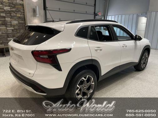 Summit White 2025 Chevrolet Trax LT