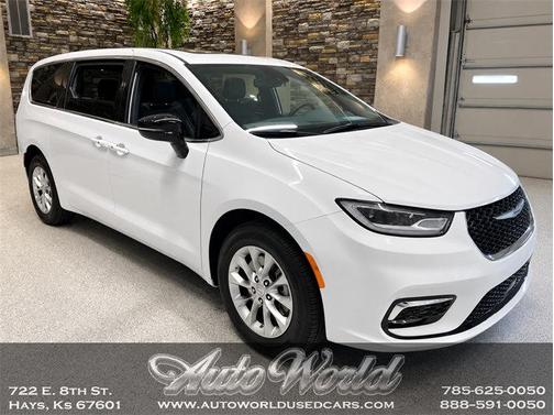 Bright White Clearcoat 2026 Chrysler Pacifica Limited