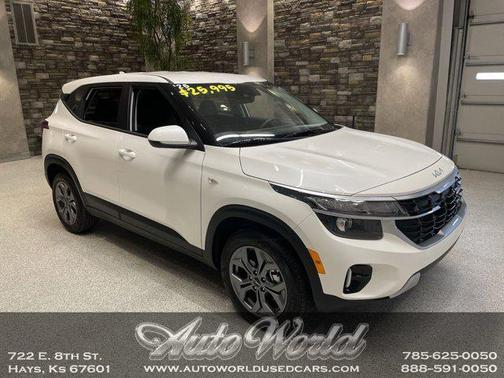 Snow White Pearl 2025 Kia Seltos LX
