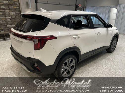 Snow White Pearl 2025 Kia Seltos LX