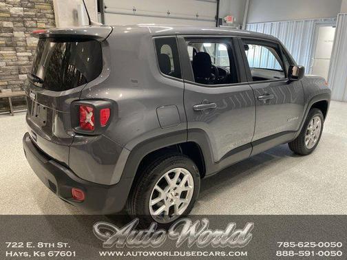 Graphite Gray 2023 Jeep Renegade Latitude