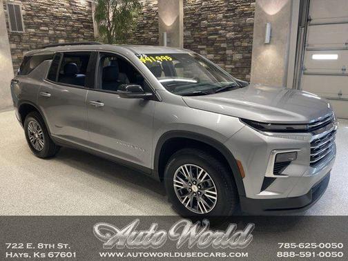 2025 Chevrolet Traverse LT