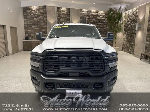 Bright White Clearcoat 2025 RAM 3500 Tradesman Crew Cab 4x4 6'4' Box