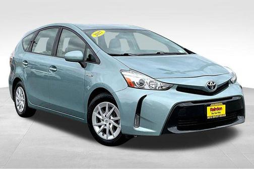 2017 Toyota Prius v Three