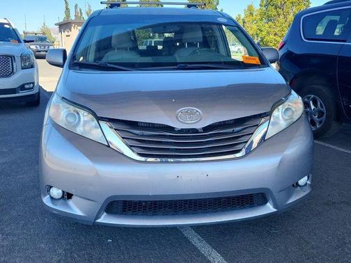 2011 Toyota Sienna XLE