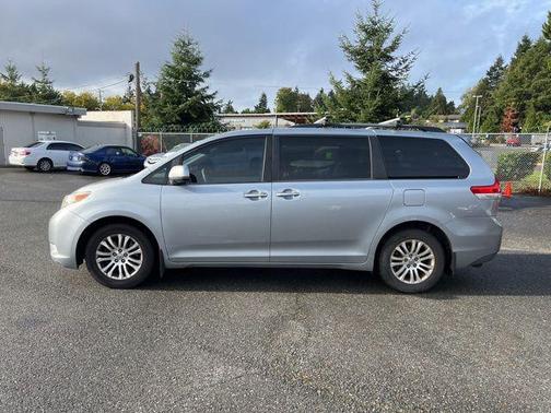 2011 Toyota Sienna XLE