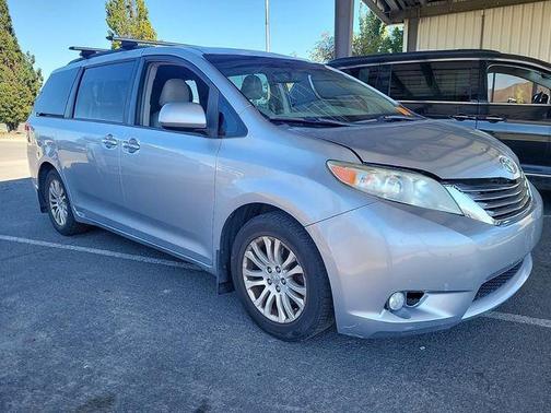 2011 Toyota Sienna XLE