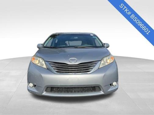 2011 Toyota Sienna XLE