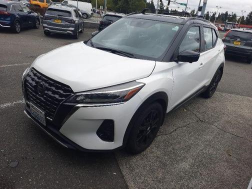 2021 Nissan Kicks SR