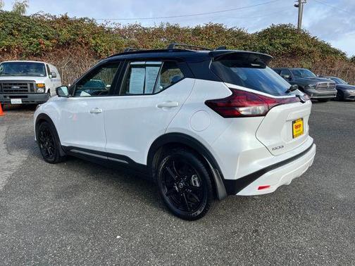 2021 Nissan Kicks SR